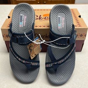 Skecher’s women, navy size 7 sandal